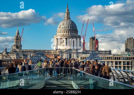 St. Pauls Cathedral, Ludgatre Hill, City of London England, Großbritannien. Sitz des Bischofs von London Stockfoto
