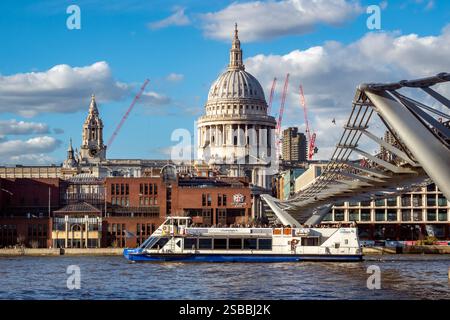 St. Pauls Cathedral, Ludgatre Hill, City of London England, Großbritannien. Sitz des Bischofs von London Stockfoto