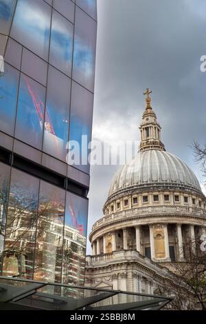 St. Pauls Cathedral, Ludgatre Hill, City of London England, Großbritannien. Sitz des Bischofs von London Stockfoto