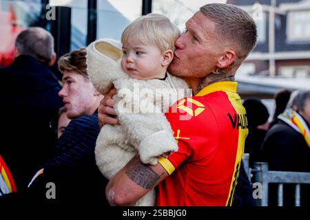 Deventer, Niederlande. Februar 2025. DEVENTER, NIEDERLANDE - 2. FEBRUAR: Victor Edvardsen von Go Ahead Eagles nach dem niederländischen Eredivisie-Spiel zwischen Go Ahead Eagles und FC Twente in de Adelaarshorst am 2. Februar 2025 in Deventer, Niederlande. (Foto: Broer van den Boom/Orange Pictures) Credit: Orange Pics BV/Alamy Live News Stockfoto