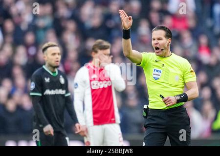 Amsterdam, Niederlande. Februar 2025. AMSTERDAM, NIEDERLANDE - 2. FEBRUAR: Schiedsrichter Danny Makkelie schreien während des niederländischen Eredivisie-Spiels zwischen AFC Ajax und Feyenoord in der Johan Cruijff Arena am 2. Februar 2025 in Amsterdam. (Foto von Rene Nijhuis/Orange Pictures) Credit: Orange Pics BV/Alamy Live News Stockfoto