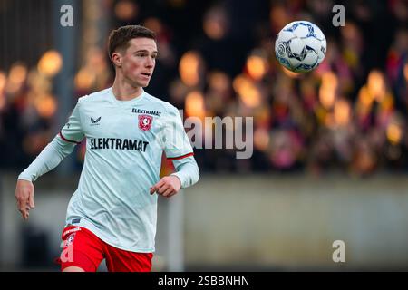 Deventer, Niederlande. Februar 2025. DEVENTER, Stadion Adelaarshorst, 02.02.2025, Saison 2024/2025, Dutch Eredivisie Football während des Spiels Go Ahead Eagles - Twente FC Twente Spieler Daan Rots Credit: Pro Shots/Alamy Live News Stockfoto