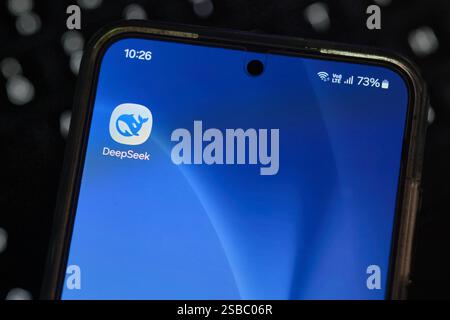 Der Bildschirm eines Smartphones mit der AI Deepseek App aus China Stockfoto