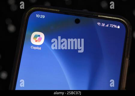 Der Bildschirm eines Smartphones mit der AI Copilot App von Microsoft Stockfoto