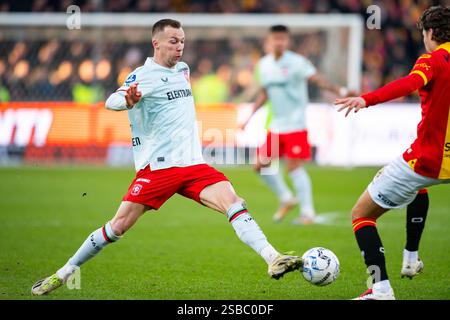 Deventer, Niederlande. Februar 2025. DEVENTER, Stadion Adelaarshorst, 02.02.2025, Saison 2024/2025, niederländischer Eredivisie Football während des Spiels Go Ahead Eagles - Twente FC Twente Spieler Arno Verschueren Credit: Pro Shots/Alamy Live News Stockfoto