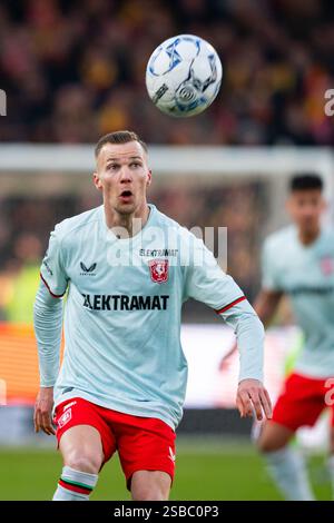 Deventer, Niederlande. Februar 2025. DEVENTER, Stadion Adelaarshorst, 02.02.2025, Saison 2024/2025, niederländischer Eredivisie Football während des Spiels Go Ahead Eagles - Twente FC Twente Spieler Arno Verschueren Credit: Pro Shots/Alamy Live News Stockfoto