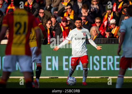 Deventer, Niederlande. Februar 2025. DEVENTER, Stadion Adelaarshorst, 02.02.2025, Saison 2024/2025, niederländischer Eredivisie Football während des Spiels Go Ahead Eagles - Twente FC Twente Spieler Naci Unuvar Credit: Pro Shots/Alamy Live News Stockfoto