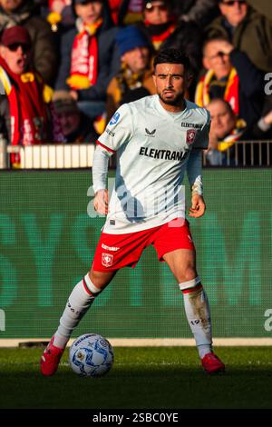 Deventer, Niederlande. Februar 2025. DEVENTER, Stadion Adelaarshorst, 02.02.2025, Saison 2024/2025, niederländischer Eredivisie Football während des Spiels Go Ahead Eagles - Twente FC Twente Spieler Naci Unuvar Credit: Pro Shots/Alamy Live News Stockfoto