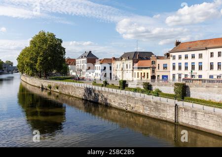 Häuser entlang der Schelde, Tournai, Belgien Stockfoto