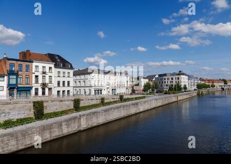 Häuser entlang der Schelde, Tournai, Belgien Stockfoto
