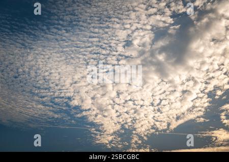 Ein HDR-Bild von Wolkenformationen über Yorkshire, England. 26. Juni 2018 Stockfoto