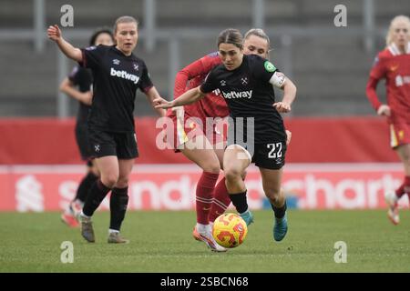 St Helens, Großbritannien. Februar 2025. Liverpool FC gegen Westham Utd FC Barclays Womens Super League Totally Wicked Stadium. St. Helens ENGLAND - 2. Februar 2025 Katrina Gorry von West Ham United während des Spiels der Barclays Womens Super League zwischen Liverpool FC und West Ham Utd FC im Totally Wicked Stadium. Am 2. Februar 2025 in St. Helens.England Stockfoto