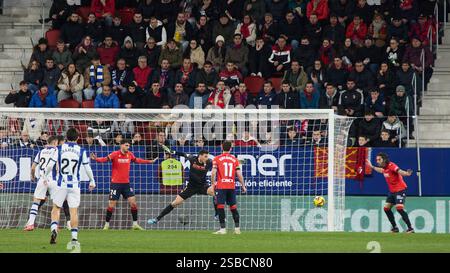 Pamplona, Spanien. Januar 2025. Sport. Fußball/Fußball. Das Fußballspiel der La Liga EA Sports zwischen CA Osasuna und Real Sociedad fand am 2. Februar 2025 im El Sadar-Stadion in Pamplona (Spanien) statt. Kredit: Inigo Alzugaray/Cordon Press Kredit: CORDON PRESS/Alamy Live News Stockfoto