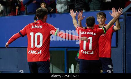 Pamplona, Spanien. Januar 2025. Sport. Fußball/Fußball. Die Spieler von CA Osasuna feiern ein Tor von ante Budimir (1:0) während des Fußballspiels La Liga EA Sports zwischen CA Osasuna und Real Sociedad, das am 2. Februar 2025 im El Sadar Stadion in Pamplona (Spanien) ausgetragen wurde. Kredit: Inigo Alzugaray/Cordon Press Kredit: CORDON PRESS/Alamy Live News Stockfoto