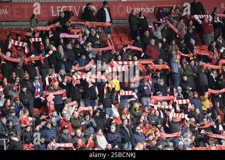 St Helens, Großbritannien. Februar 2025. Liverpool FC gegen Westham Utd FC Barclays Womens Super League Totally Wicked Stadium. St Helens ENGLAND - 2. Februar 2025 Liverpool Fans beim Spiel der Barclays Womens Super League zwischen Liverpool FC und West Ham Utd FC im Totally Wicked Stadium. Am 2. Februar 2025 in St. Helens.England Stockfoto
