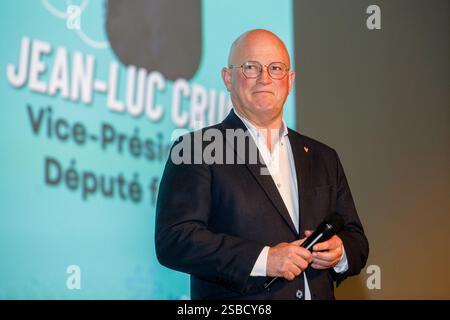 Lüttich, Belgien. Februar 2025. Les engages' Jean-Luc Crucke, dargestellt während eines Kongresses der französischsprachigen politischen zentristischen Bewegung Les engages bezüglich der Beteiligung an der neuen Bundesregierung am Sonntag, den 2. Februar 2025 in Lüttich. Am Freitagabend haben sich die Verhandlungsführer der fünf Parteien N-VA, Vooruit, CD&V, MR und Les Engagements auf die Bildung einer neuen belgischen Bundesregierung geeinigt. BELGA FOTO HATIM KAGHAT Credit: Belga News Agency/Alamy Live News Stockfoto