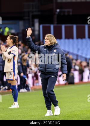 Birmingham, Großbritannien. Februar 2025. Birmingham, England, 2. Februar 2025: Chelsea-Managerin Sonia Bompastor winkt den Fans nach dem Spiel der Barclays Womens Super League zwischen Aston Villa und Chelsea im Villa Park in Birmingham, England (Natalie Mincher/SPP) Credit: SPP Sport Press Photo. /Alamy Live News Stockfoto