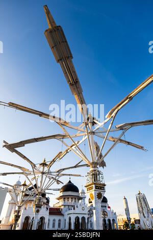 Aceh-Moschee, Baiturrahman-Moschee. Ein Wahrzeichen in Banda Aceh, Sumatra, Indonesien Stockfoto