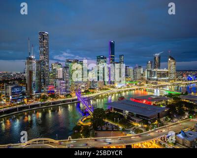 Luftaufnahme der Stadt Brisbane in Australien bei Nacht Stockfoto