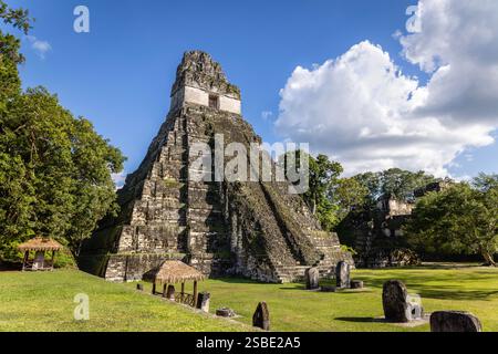Tempel I, Tempel des Großen Jaguar, Tempel des AH Cacao, der alten Maya-Stadt Tikal im tropischen Regenwald Petén, El Peten, Gu Stockfoto