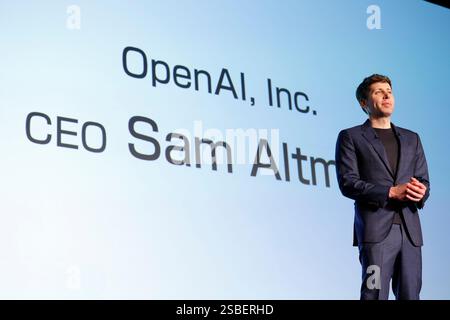 Tokio, Japan. Februar 2025. Sam Altman CEO von OpenAI spricht während einer Pressekonferenz in Tokio. SoftBank Group Corp CEO Masayoshi Son kündigte eine Allianz mit Open AI Inc. Für Geschäfte in Japan an. Sam Altman, CEO von OpenAI Inc., kündigte außerdem neue KI-Funktionen in ChatGPT an. (Kreditbild: © Rodrigo Reyes Marin/ZUMA Press Wire) NUR REDAKTIONELLE VERWENDUNG! Nicht für kommerzielle ZWECKE! Quelle: ZUMA Press, Inc./Alamy Live News Stockfoto