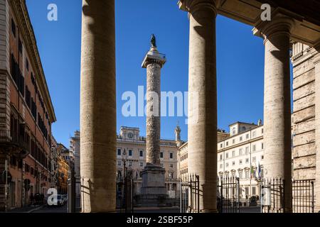 Rom. Italien. Säule von Marcus Aurelius (193 n. Chr.), auf der Piazza Colonna. Stockfoto