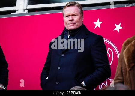 Amsterdam, Niederlande. Februar 2025. Amsterdam: Trainer Ronald Koeman aus den Niederlanden während der 21. Runde der Eredivisie-Saison 2024/2025. Das Spiel findet am 2. Februar 2025 in der Johan Cruijff Arena in Amsterdam statt. Credit: Box to Box Pictures/Alamy Live News Stockfoto