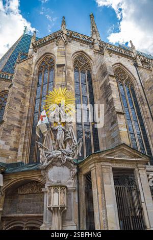 Wien, Österreich - 26. April 2023: Äußere der Johannes-Capistrano-Kanzel, Kapistran-Chor, neben dem Katakombeneingang des gotischen Mittelalters Stockfoto