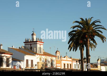 El Rocio, Andalusien, Spanien - 01-01-2025: El Rocío, ein charmantes Dorf im Süden Spaniens, bietet eine einzigartige westliche Atmosphäre mit staubigen Straßen, h Stockfoto