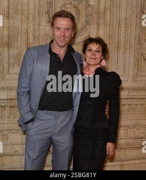 Damian Lewis und Helen McCrory nehmen an der Eröffnungsnacht von „Cinderella“ des English National Ballet in der Royal Albert Hall in London Teil. Juni 2019 Stockfoto