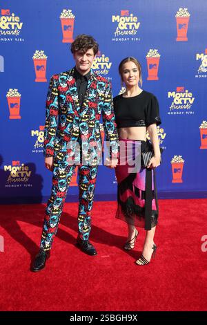 Brett Dier, Haley Lu Richardson bei den MTV Movie & TV Awards, Arrivals, Barker Hangar, Los Angeles, USA - 15. Juni 2019 Stockfoto