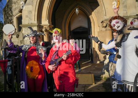 Der jährliche Clowns Service bei den Trinity Saints in East London. Seit 1946 versammeln sich Clowns zu diesem Gottesdienst, um an den Vater des Clowns Jos zu erinnern Stockfoto