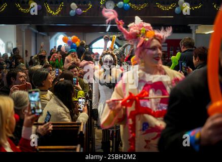 Der jährliche Clowns Service bei den Trinity Saints in East London. Seit 1946 versammeln sich Clowns zu diesem Gottesdienst, um an den Vater des Clowns Jos zu erinnern Stockfoto