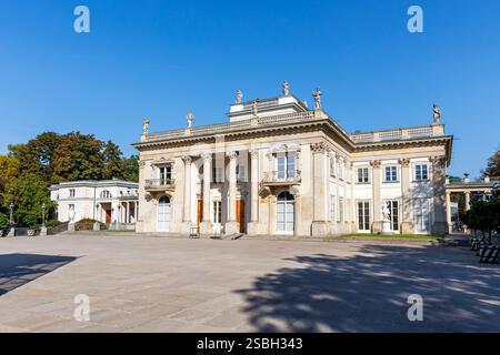 Lazienki-Palast auf der Insel im Łazienki-Park in Warschau, Polen Stockfoto