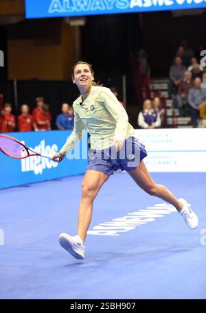 Asheville, South Carolina, USA. Februar 2025. Sc. Februar 2025. Emma Navarro bei einem öffentlichen Auftritt für Stars Servin' Up Love Celebrity Tennis Hurricane Helene Benefit, Harrah's Cherokee Center, Asheville, SC, 02. Februar, 2025. Credit: Derek Storm/Everett Collection/Alamy Live News Credit: Everett Collection Inc/Alamy Live News Stockfoto