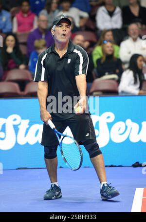 Asheville, South Carolina, USA. Februar 2025. Sc. Februar 2025. ESAI Morales bei einem öffentlichen Auftritt für Stars Servin' Up Love Celebrity Tennis Hurricane Helene Benefit, Harrah's Cherokee Center, Asheville, SC, 02. Februar, 2025. Credit: Derek Storm/Everett Collection/Alamy Live News Credit: Everett Collection Inc/Alamy Live News Stockfoto