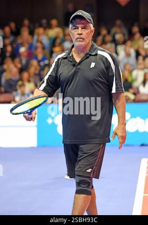 Asheville, South Carolina, USA. Februar 2025. Sc. Februar 2025. ESAI Morales bei einem öffentlichen Auftritt für Stars Servin' Up Love Celebrity Tennis Hurricane Helene Benefit, Harrah's Cherokee Center, Asheville, SC, 02. Februar, 2025. Credit: Derek Storm/Everett Collection/Alamy Live News Credit: Everett Collection Inc/Alamy Live News Stockfoto