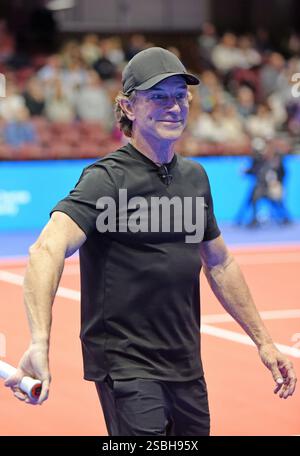 Asheville, South Carolina, USA. Februar 2025. Jeff Probst bei einem öffentlichen Auftritt für Stars Servin' Up Love Celebrity Tennis Hurricane Helene Benefit, Harrah's Cherokee Center, Asheville, SC, 02. Februar, 2025. Foto: Derek Storm/Everett Collection Credit: Everett Collection Inc/Alamy Live News Stockfoto