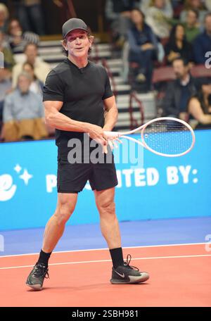Asheville, South Carolina, USA. Februar 2025. Jeff Probst bei einem öffentlichen Auftritt für Stars Servin' Up Love Celebrity Tennis Hurricane Helene Benefit, Harrah's Cherokee Center, Asheville, SC, 02. Februar, 2025. Foto: Derek Storm/Everett Collection Credit: Everett Collection Inc/Alamy Live News Stockfoto