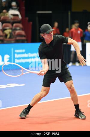 Asheville, South Carolina, USA. Februar 2025. Jeff Probst bei einem öffentlichen Auftritt für Stars Servin' Up Love Celebrity Tennis Hurricane Helene Benefit, Harrah's Cherokee Center, Asheville, SC, 02. Februar, 2025. Foto: Derek Storm/Everett Collection Credit: Everett Collection Inc/Alamy Live News Stockfoto