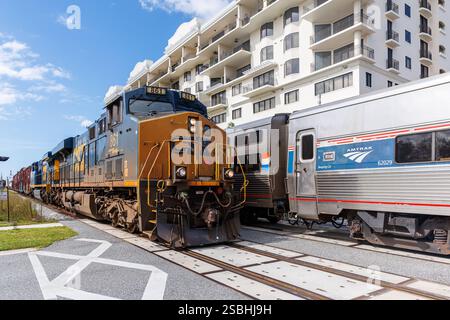 Kissimmee (USA) – 18. Oktober 2024: Amtrak und CSX trainiert in Kissimmee (USA). Stockfoto