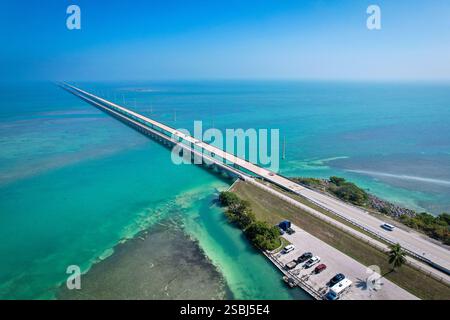 Übersee Highway nach Key West Island, Florida Keys, USA. Aus der Vogelperspektive Schönheit Natur. Stockfoto