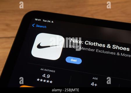 OSTRAVA, TSCHECHIEN – 24. SEPTEMBER 2024: App Store mit Nike Mobile App für Online-Mode- und Bekleidungsgeschäfte Stockfoto