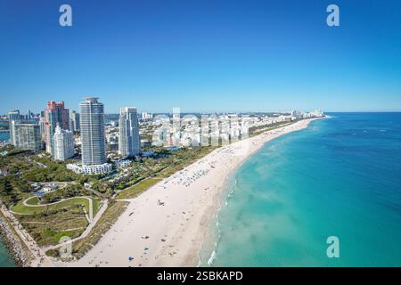 Blick aus der Vogelperspektive auf den atemberaubenden South Miami Beach in Florida Stockfoto