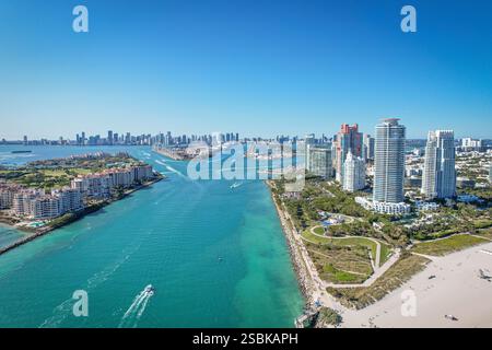Blick aus der Vogelperspektive auf den atemberaubenden South Miami Beach in Florida Stockfoto