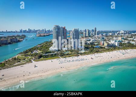 Blick aus der Vogelperspektive auf den atemberaubenden South Miami Beach in Florida Stockfoto