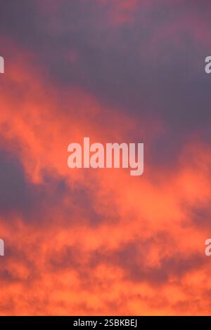 Farbenfrohen Sonnenuntergang Wolken Stockfoto