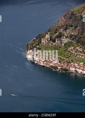 Morcote ist eine Gemeinde im Schweizer Kanton Tessin, etwa 10 Kilometer von Lugano entfernt im Bezirk Lugano am Ufer des Luganer Sees. Blick vom Gipfel des Monte San Giorgio, Schweiz, über den Luganer See und Morcote. Schweiz Stockfoto