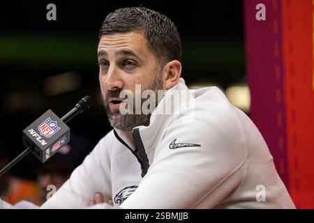 New Orleans, Louisiana, USA. Februar 2025. Philadelphia Eagles Head Coach Nick Sirriani erreicht die Medien beim Eröffnungsabend im Caesars Superdome vor dem NFL Super Bowl LIX. Quelle: Kindell Buchanan/Alamy Live Newst Stockfoto