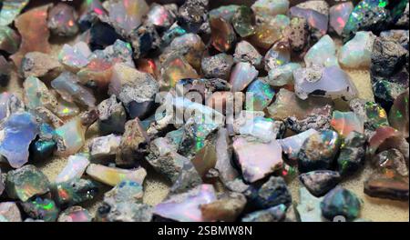 opalmineralkollektion als sehr schöner natürlicher Hintergrund Stockfoto